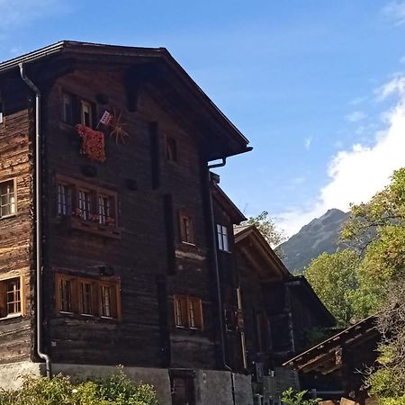 Heimeliges Walliserhaus Fiesch Buitenkant foto
