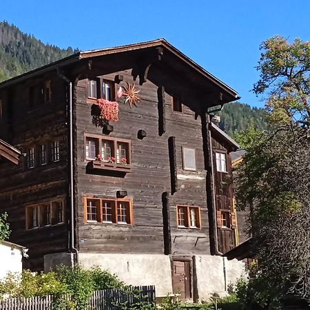 Heimeliges Walliserhaus Fiesch Buitenkant foto