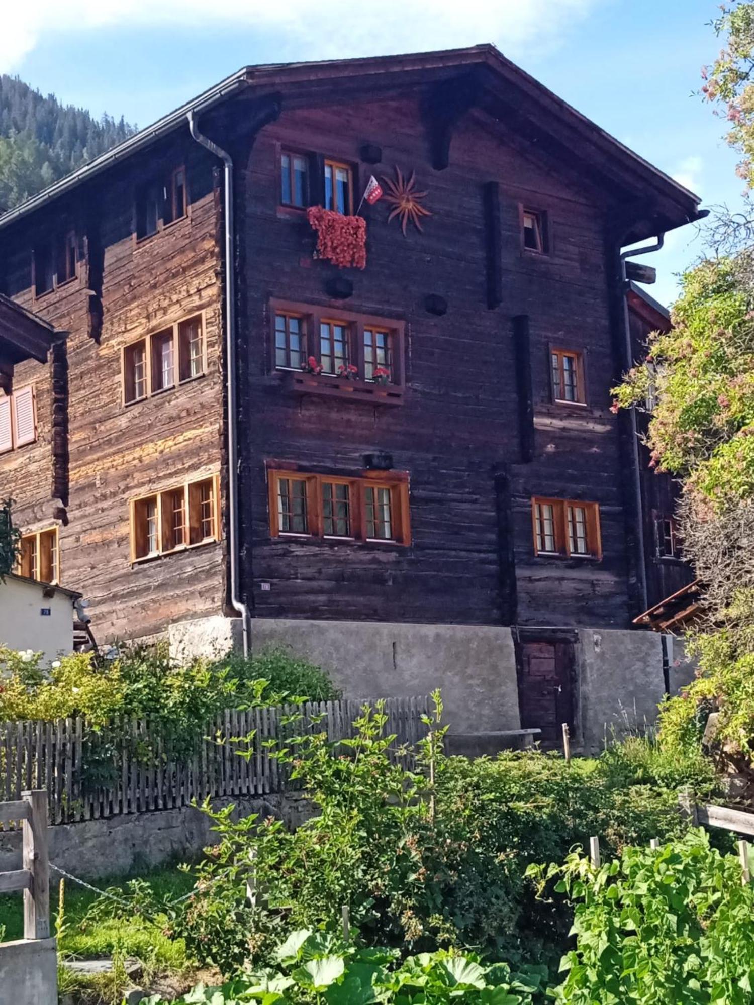 Heimeliges Walliserhaus Fiesch Buitenkant foto