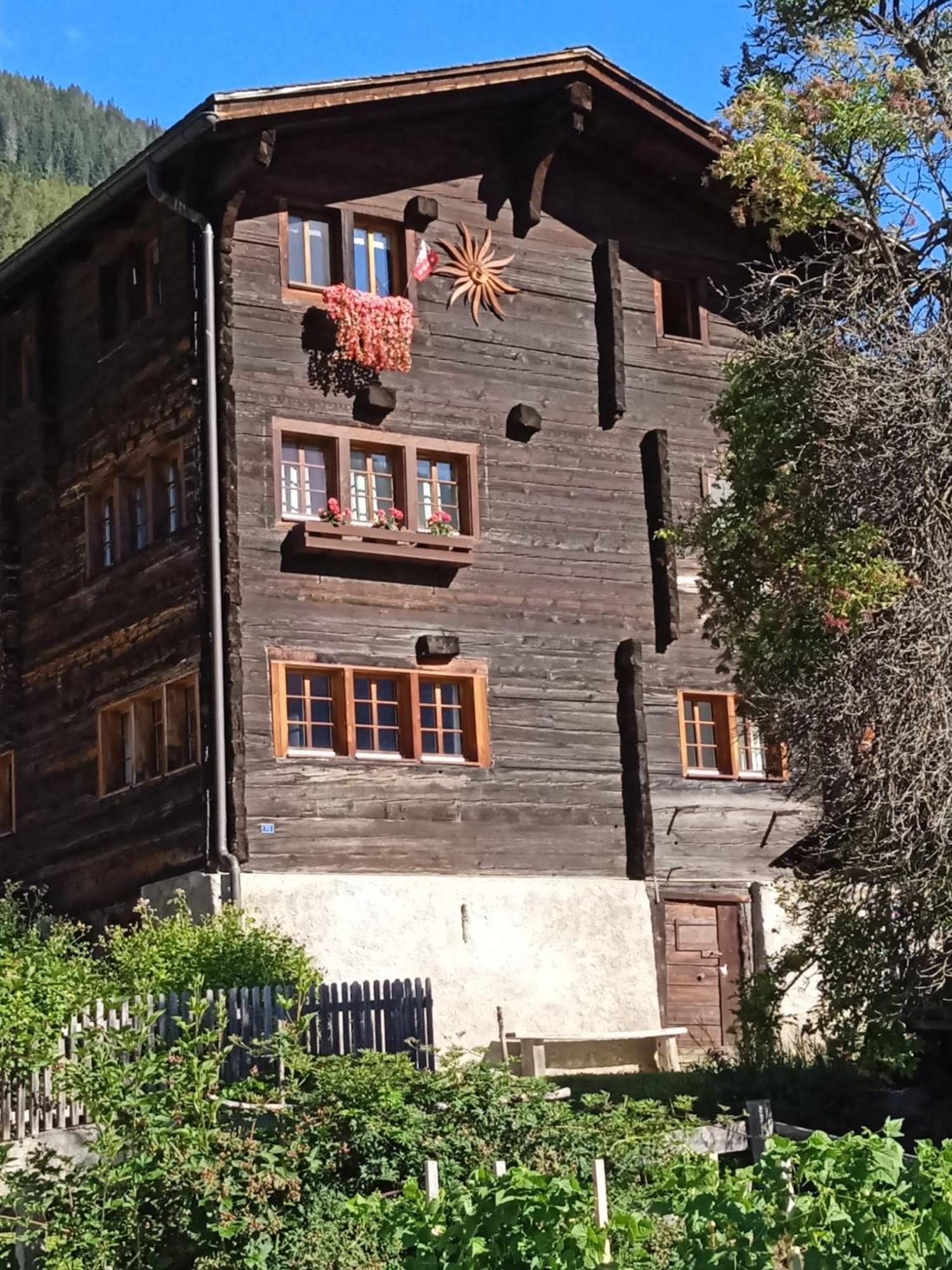 Heimeliges Walliserhaus Fiesch Buitenkant foto